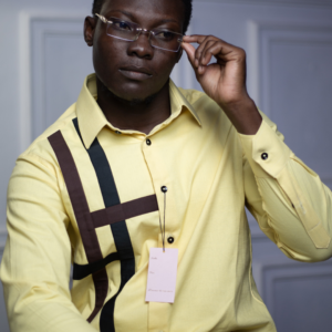 Chemise homme jaune pastel à bandes graphiques asymétriques – HERMYS